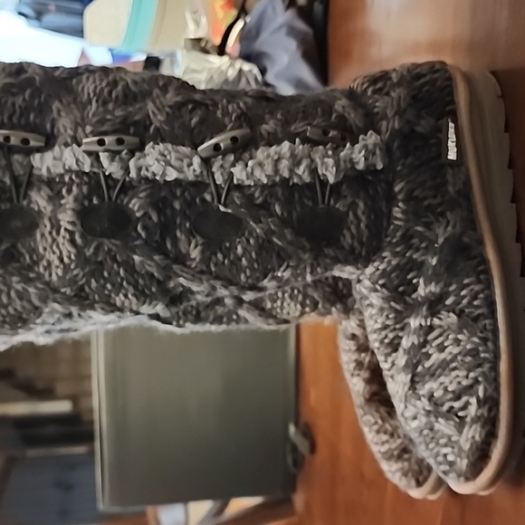 Size 10 Tall Grey Sweater Muk Luks - Picture 3 of 8